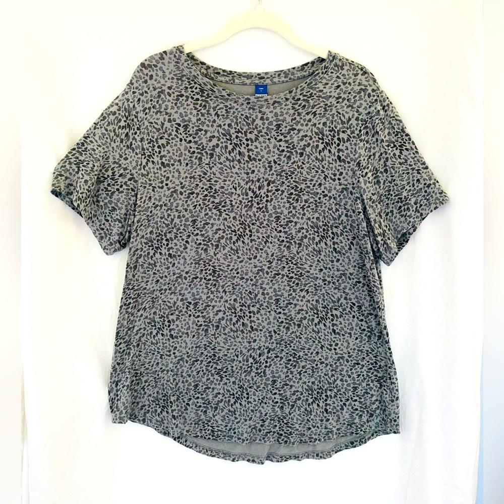 Old Navy t rayon t shirt in size Large